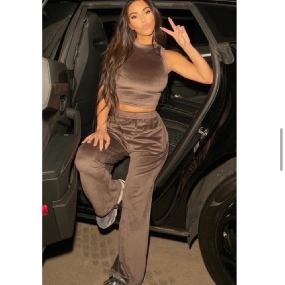 NWT SKIMS Velour Wide Leg Pant Size Small SOLD OUT!
